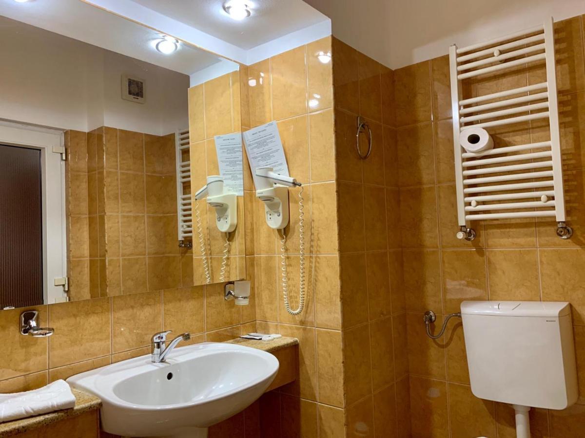 Hotel Victoria Cluj-Napoca Luaran gambar